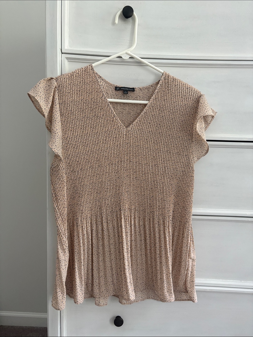 Adrianna Papell Cream Textured V-Neck Flutter Sleeve Top